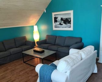 Rymligt med Utsikt Över by och hav - Torekov - Sala de estar