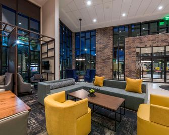 حياة بلايس دويس / داونتاون - بويز - ردهة