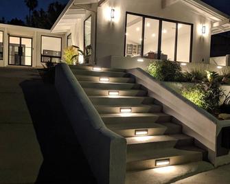 5 Star Oceanview Retreat - A Luxury Villa with Resort Amenities - San Pedro - Building