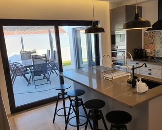Villa 4 Suits +1, Walking Distance From The Beach, Swimming Pool, Ac, Parking - Grandola - Keuken