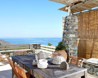 Diles & Rinies - Agios Fokas - Balcón