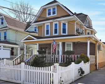 Charming room in a house located in a beautiful area of Queens, with AC and WiFi - Queens - Building