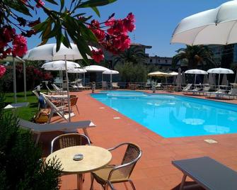 Hotel Parco Degli Ulivi - Pineto - Pool