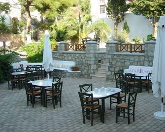 Oasis Hotel - Masouri - Patio