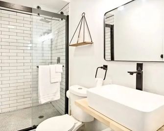 Rustic Gem 5min-asian District Full Kitchen - Oklahoma