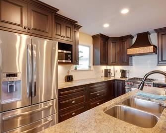 Lakefront-Year Round Water- Few Stairs To Water! Boat Slip! - Jasper - Kitchen