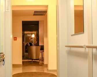 Bluestone Boarding Apartments - Düsseldorf - Hallway
