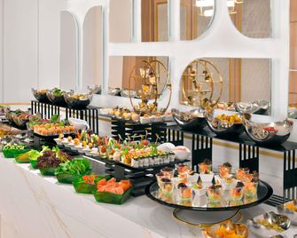 Mövenpick Hotel Tahlia Jeddah - Jeddah - Buffet