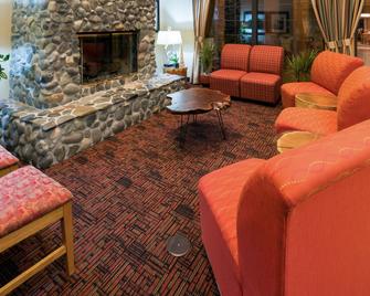 Holiday Inn Express Grants Pass - Grants Pass - Living room