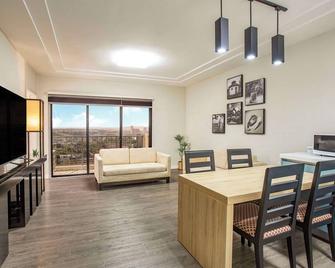 The Bayview Hotel Guam - Tamuning - Dining room