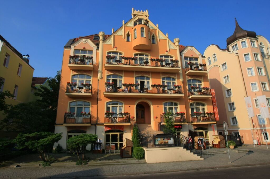 H Villa Herkules - סווינוצ'י - בניין