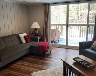 Ski & hike White Mt Natl Forest! Minutes from Waterville Valley, Loon & more - Thornton - Sala de estar