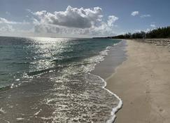 Bambarra Sands Cottage: Private beach house on Bambarra Beach, Middle Caicos - Bambarra - Beach