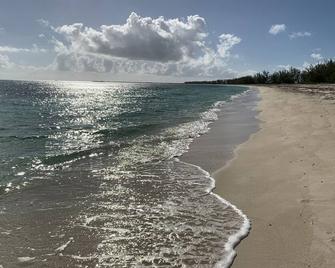 Bambarra Sands Cottage: Private beach house on Bambarra Beach, Middle Caicos - Bambarra - Beach