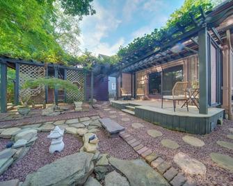 Spacious Jamestown Home Near Natl Comedy Center! - Jamestown - Patio