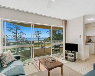 Kooringal Unit 10 - Coolangatta - Living room