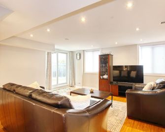 Mount Pleasant Place - Brampton - Living room