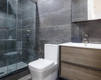 1597-10 New Studio Upper East Side W&D in unit - New York - Bagno