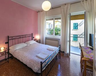 Lia Rooms 3 - La Spezia - Bedroom