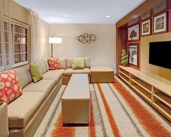 MainStay Suites Northbrook Wheeling - Wheeling - Living room