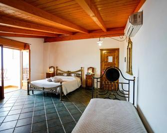 Hotel Residence Costa Azzurra - Ricadi - Slaapkamer