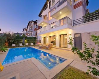 Luxury Villa with private Pool & Whirlpool, in Fethiye-Çiftlik, Sea View - Fethiye - Uima-allas