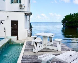 See Belize Vacation Rentals - Ciudad de Belice - Piscina