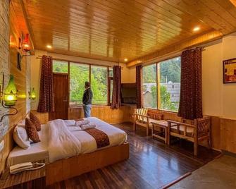 17 Milestone Riverside By Shivaneel Hospitality - Manali - Bedroom