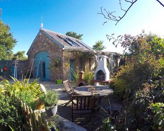 ويسترن هاوس بي آند بي - سوانسي - شرفة مرصوفة