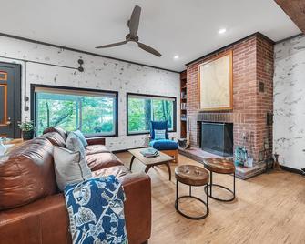 New! Peaceful Lakefront Getaway On Cayuga Lake - Aurora - Sala de estar