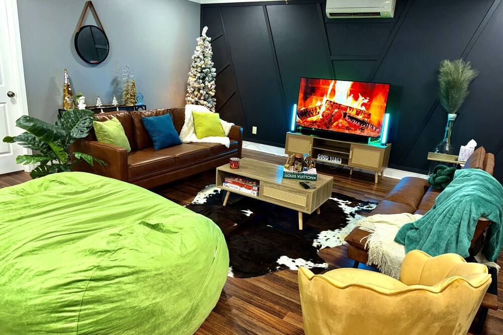 Modern Luxe Downtown Picayune Condo - Safe area & 20 mins to Slidell, La! - Picayune - Soggiorno