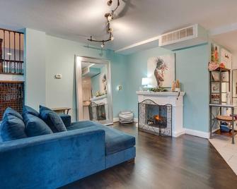 Large Family Home w/ Patios, Gas Grill + Fire Pit! - Delaware - Huiskamer