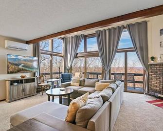 Pocono Mountain Village at Camelback 294 Overlook Way - Tannersville - Living room