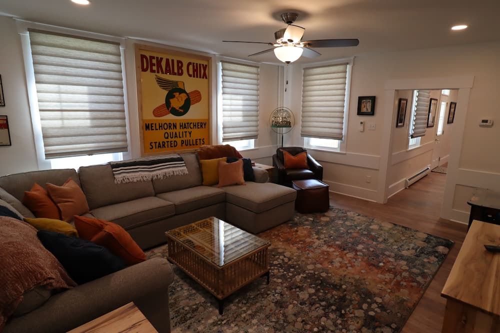 Newly Renovated House and private Pickleball in the Heart of Lancaster