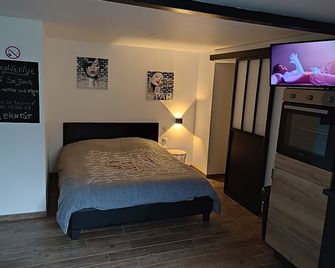 Charming industrial-style studio - Longuenesse - Chambre