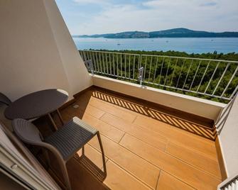 Hotel Medena - Seget Donji - Balkon