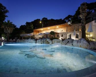 Hotel Aurora e del Benessere - Santa Cesarea Terme - Басейн