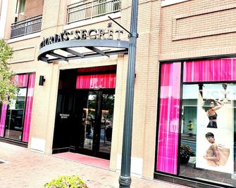 Stylish loft, centered in the heart of Atlantic station. - Atlanta - Building