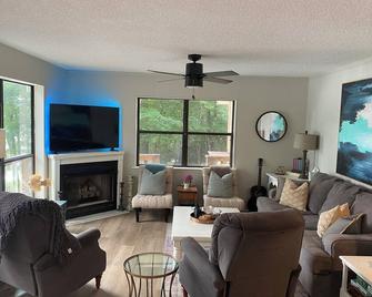 Hello Lake Escape ! - Ashville - Living room