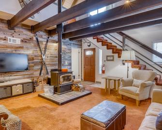Eska's Escape - Soda Springs - Living room