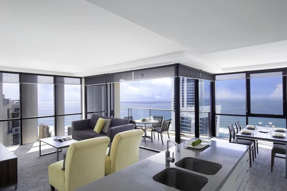 Mantra Circle on Cavill Surfers Paradise