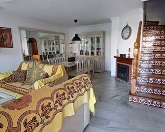 Townhouse with pool in Cala del Moral 10 minutes walk from the beach - Cala del Moral - Wohnzimmer