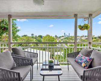 Paddo Central ~ 4bed/2bath/1car/Cbd Views ~ House - Brisbane - Balcony