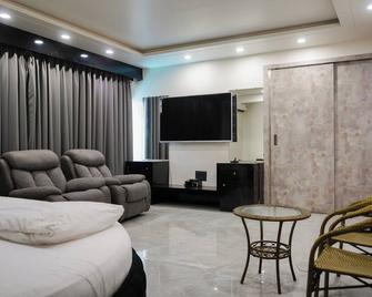 Anand Resort - A luxury Resort Nashik - Nashik - Bedroom