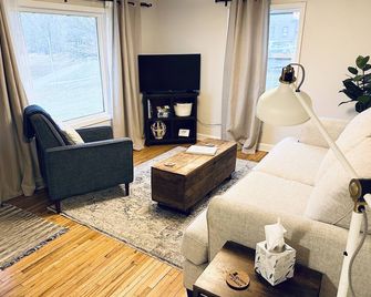 Peaceful Views- 2BR Main Level Living w/Recliner and Adjustable Bed - Rochester - Living room