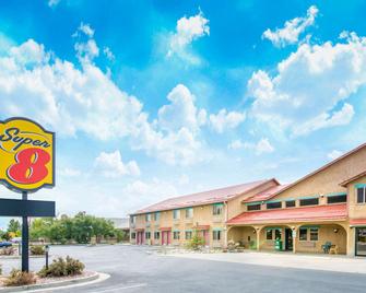 Super 8 by Wyndham Buena Vista - Buena Vista - Building