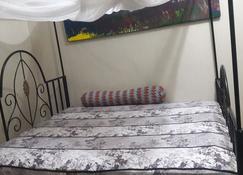 Master bedroom near the airport in dar es salaam - Daressalam - Schlafzimmer