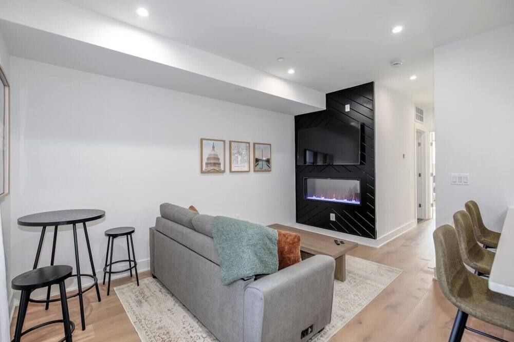 Modern 2BR Capitol Hill Apt - 3 Min Walk to Metro! - Washington D. C. - Sala de estar
