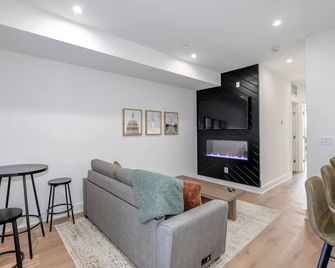 Modern 2BR Capitol Hill Apt - 3 Min Walk to Metro! - Washington D. C. - Sala de estar