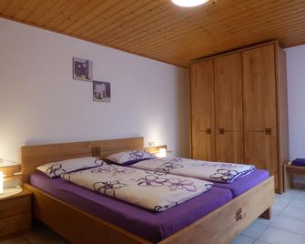 Sylvia vacation home at the edge of the forest in the Krachershöhe wasteland - Gößweinstein - Schlafzimmer